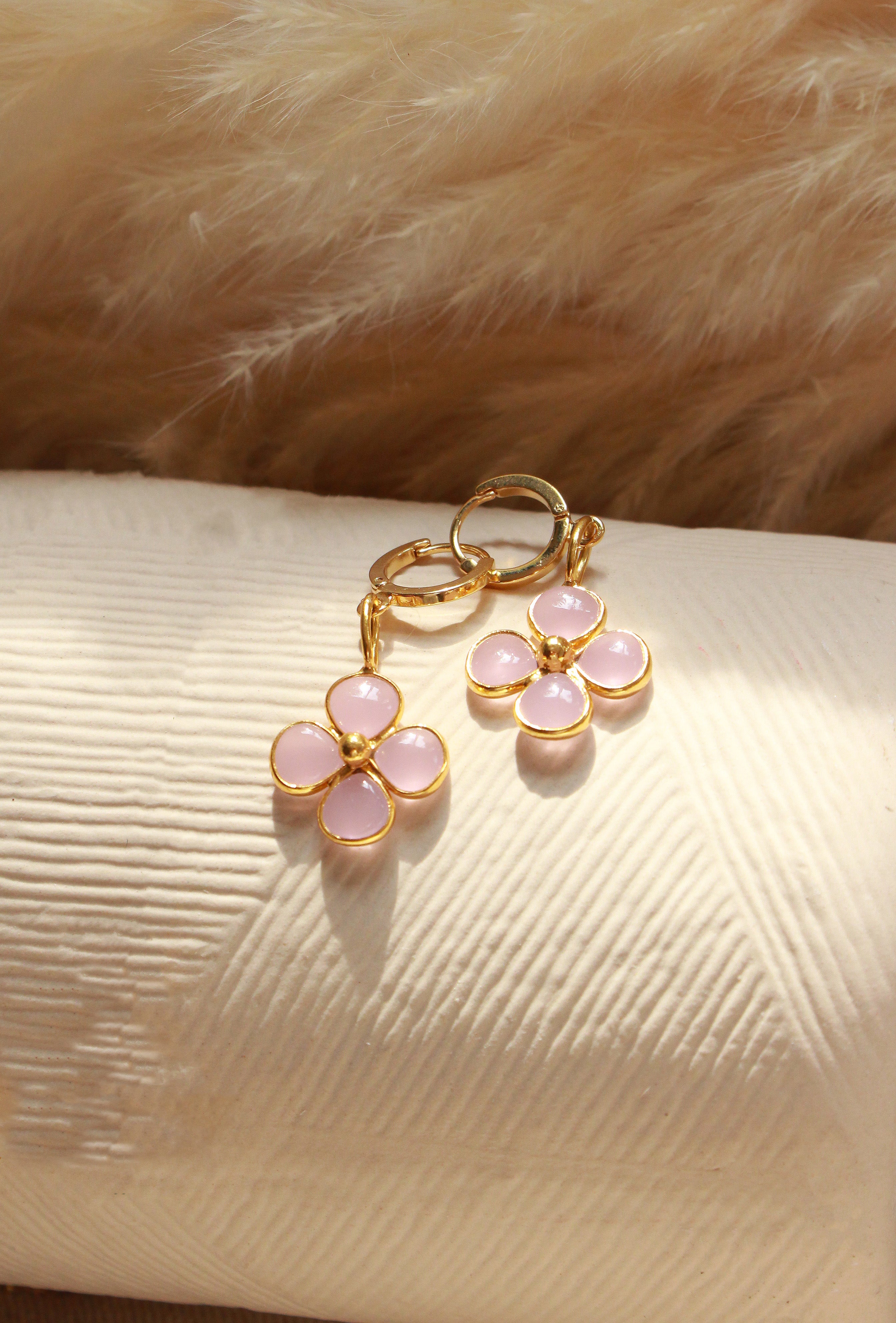 Boucles D'oreilles Trèfles Avec Pierre Violette - Cristal Et Alliage Argenté - Fermoir à Clous