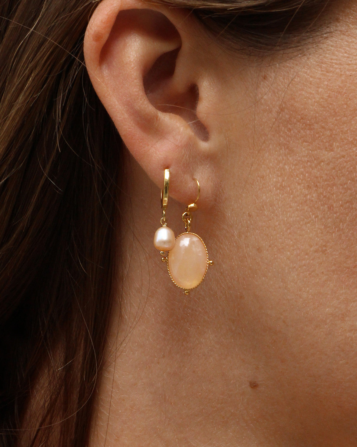 White Pearl Cléa mini hoop earrings