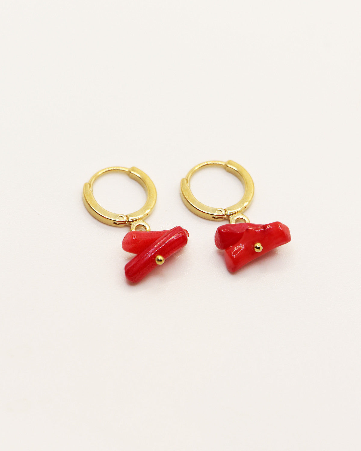 Cléa Coral mini hoop earrings