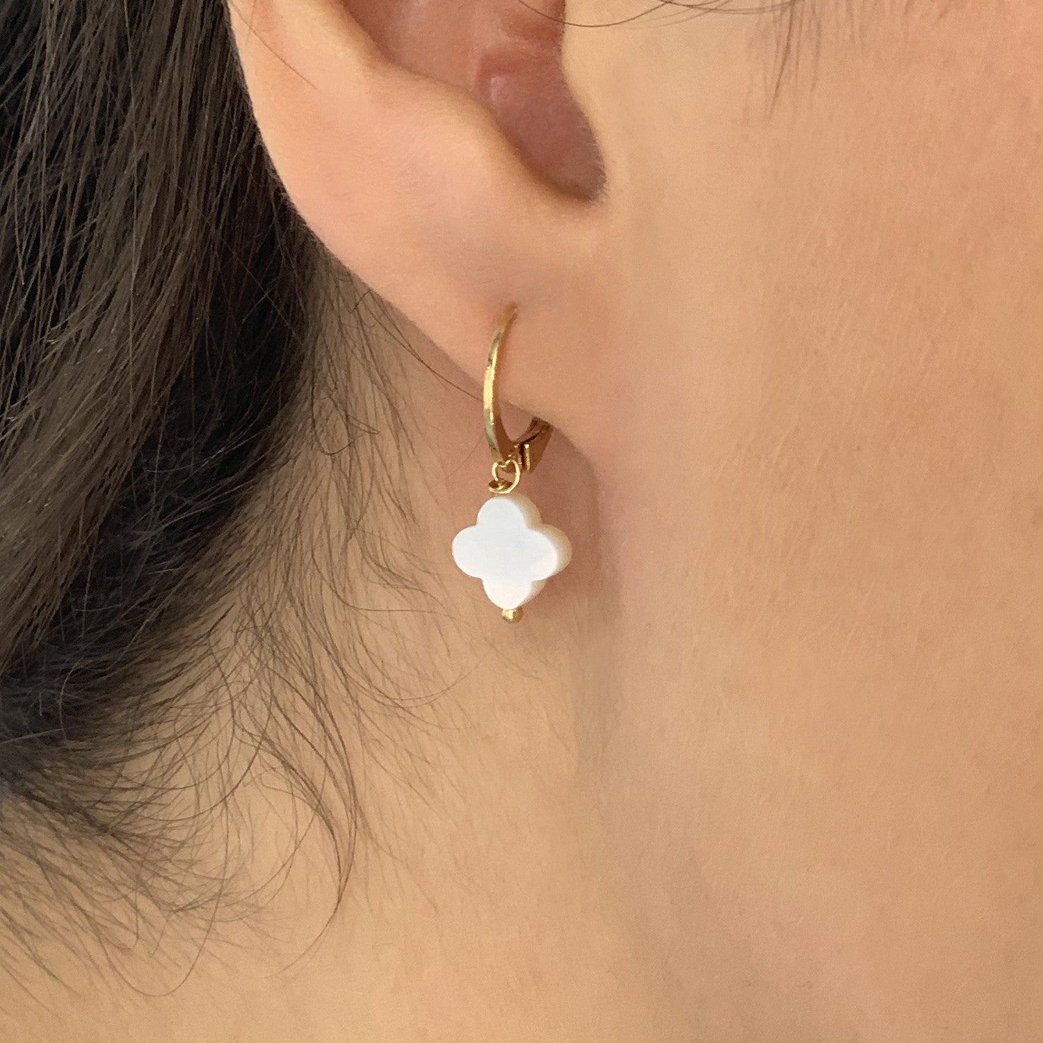 Pearly flower earrings