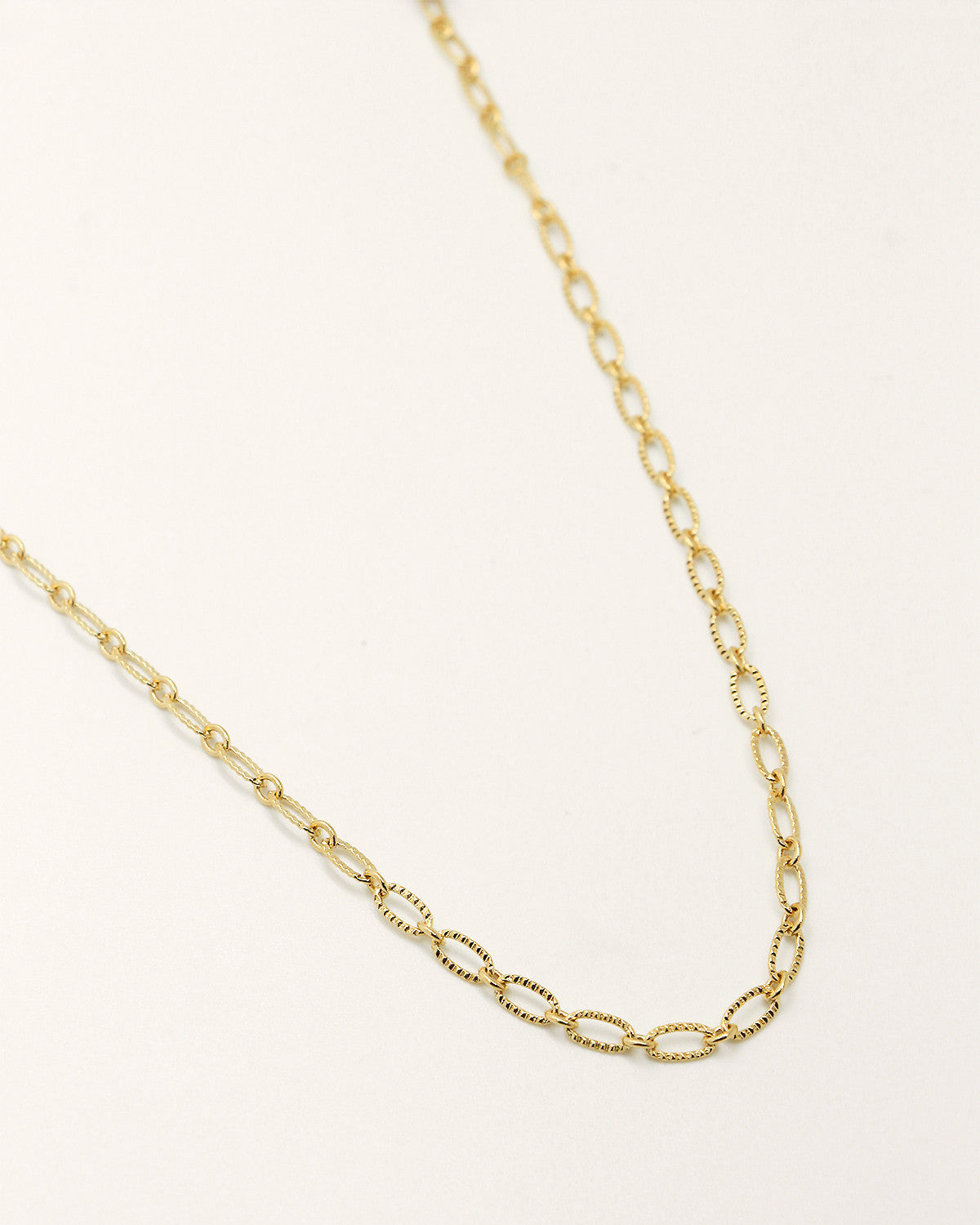 Pure twisted long necklace